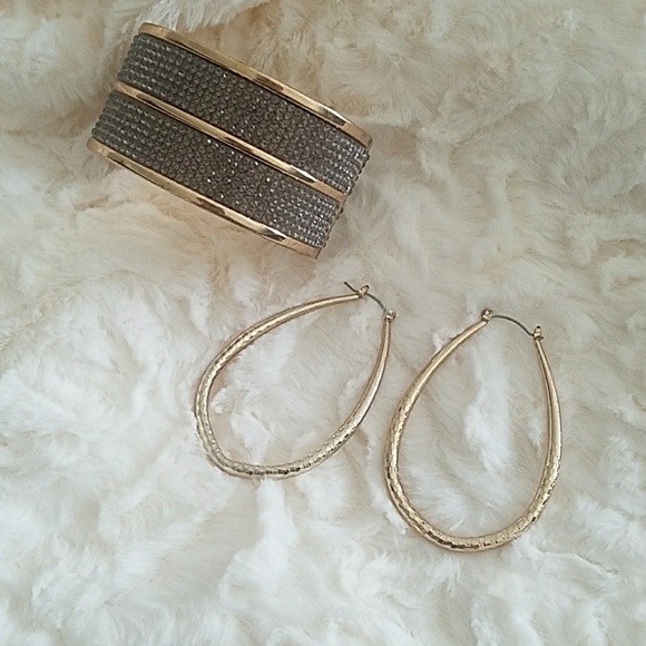 Limited edition Bangles earing set gorgeous piece